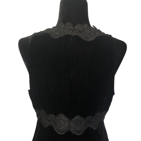 Foxiedox Sleeveless Velvet Dress with lace inserts, Empire Waist - Picture 7 of 11